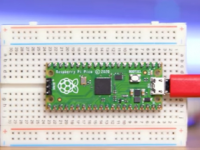Raspberry Pi基金会在去年推出了一块Raspberry Pi Pico微型控制板