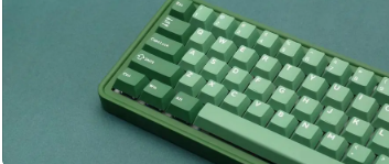 MikitM65绿色原野三模无线机械键盘采用了纯白的包装底色