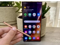 三星GalaxyS23Ultra的外观设计主要是屏幕向微曲面屏过渡
