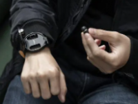 华为WATCHBuds有黑色和卡其色可选售价均为2988元