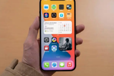 苹果已经讨论过最早在2024年与Pro和ProMax机型一起销售一款新的顶级iPhone