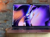 目前的最新款MacBookPro使用的是miniLED屏幕