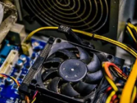 超频玩家Splave近期再次刷新了显卡超频纪录