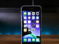 目前的iPhoneSE于2022年3月发布配备4.7英寸LCD显示屏