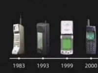 过去十年手机完成了从功能到智能的进化和普及