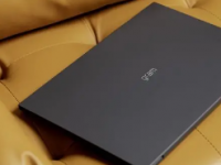 LG正式发布了全新的笔记本LGGram17Fold搭载了一块17英寸可折叠OLED屏幕